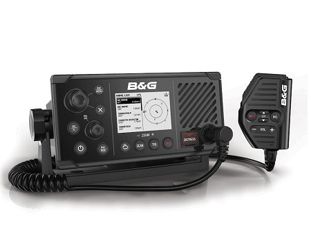Une radio VHF avec un AIS intégré.