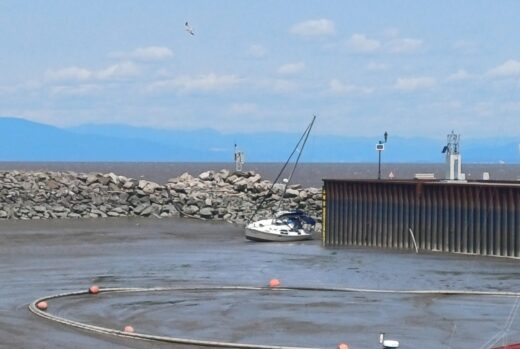 Un voilier échoué à St-Jean-Port-Joli.